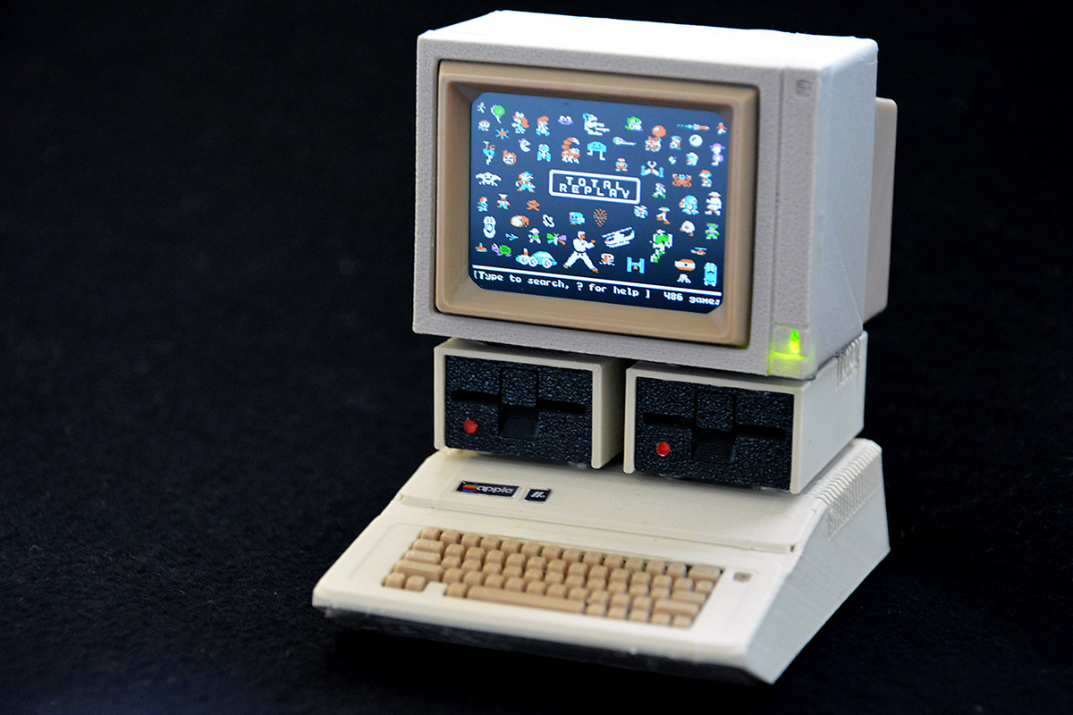 Apple IIe Miniature Working Emulator – 3D Printed Display Replica with Screen & SD Card Option | ESP32 Powered